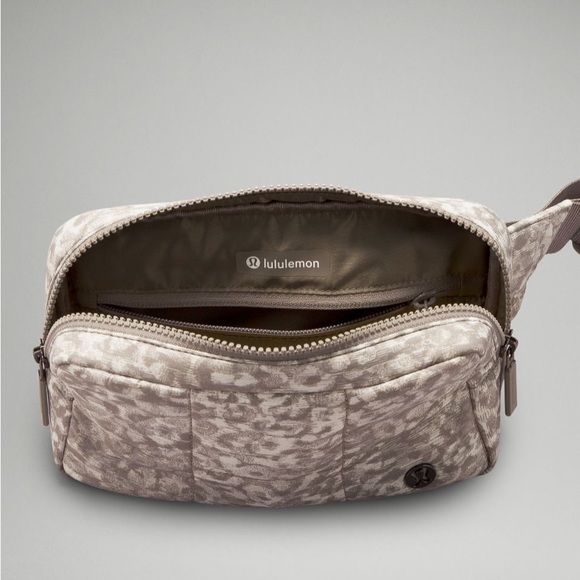 LULULEMON QUILTED GRID 1.5L BELT/CROSSBODY BAG - Picture 4 of 10